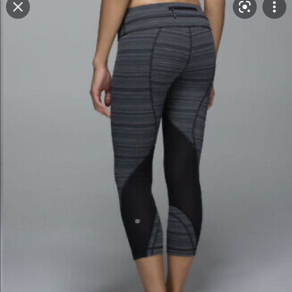 Lululemon black stripped cropped leggings
